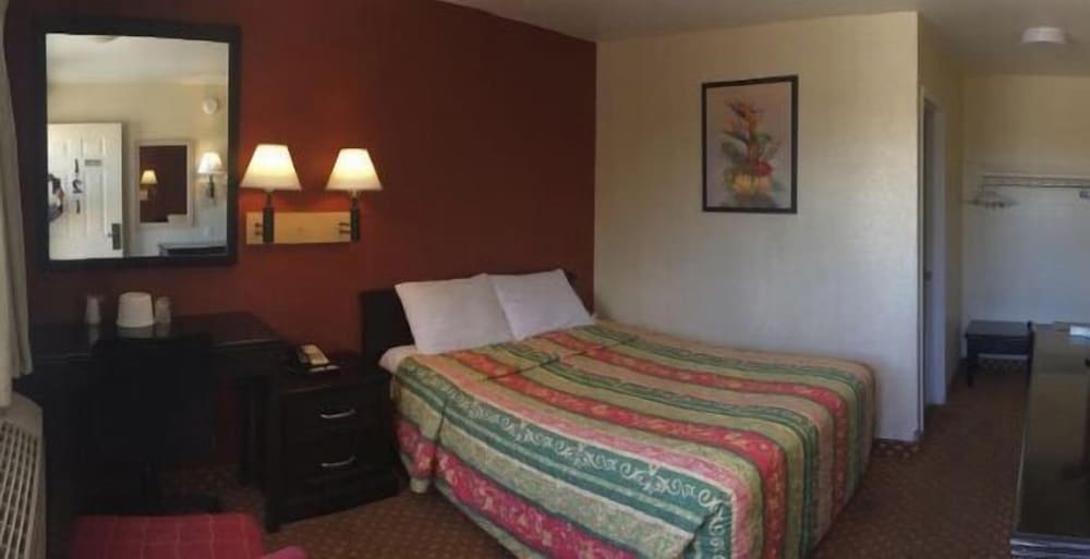 Hilltop Inn & Suites - photo 10