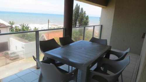 Rayvin 2 6 Sleeper Ideal Location — 4-Star Luxury Hotel in Margate, South Africa