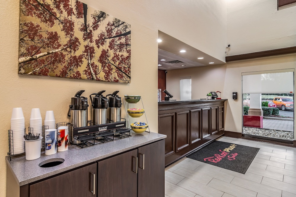 Red Roof Inn PLUS & Suites Atlanta Airport South - photo 23