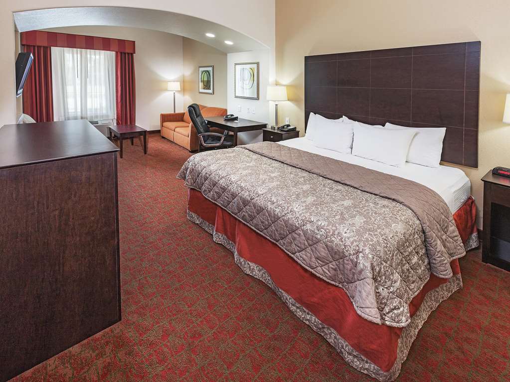 La Quinta Inn & Suites by Wyndham Columbus TX - photo 18