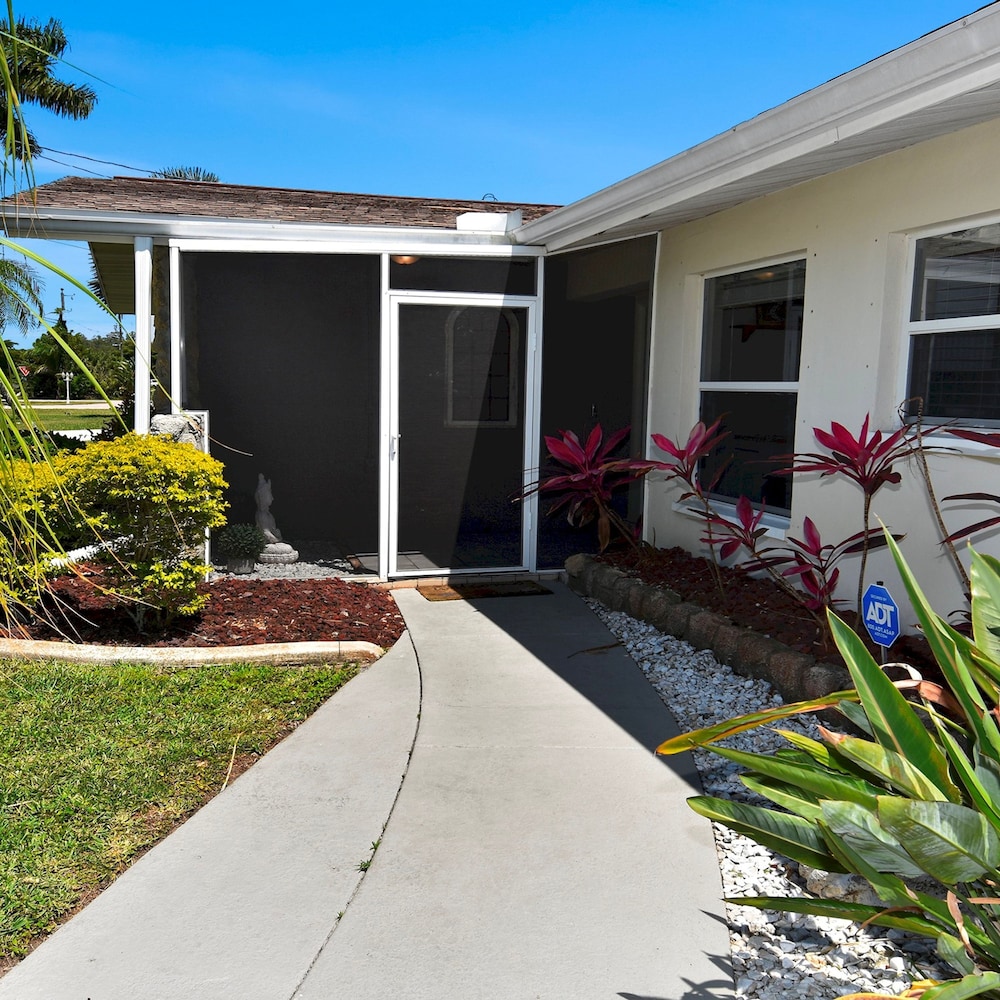 Coral Sunshine Large South Terrace with Poolspa — Cape Coral — photo 4