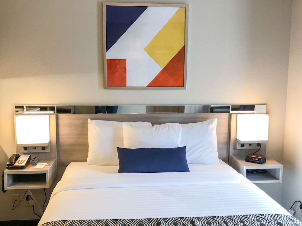Microtel Inn & Suites by Wyndham Eagan St Paul - photo 7