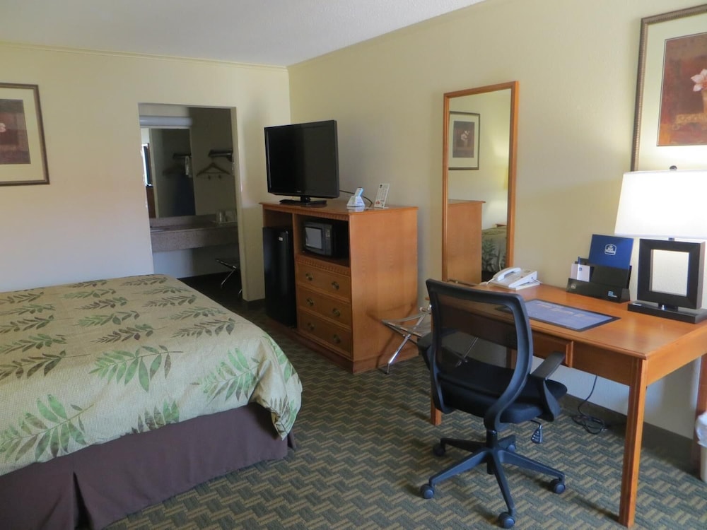 Red Coach Inn - photo 8