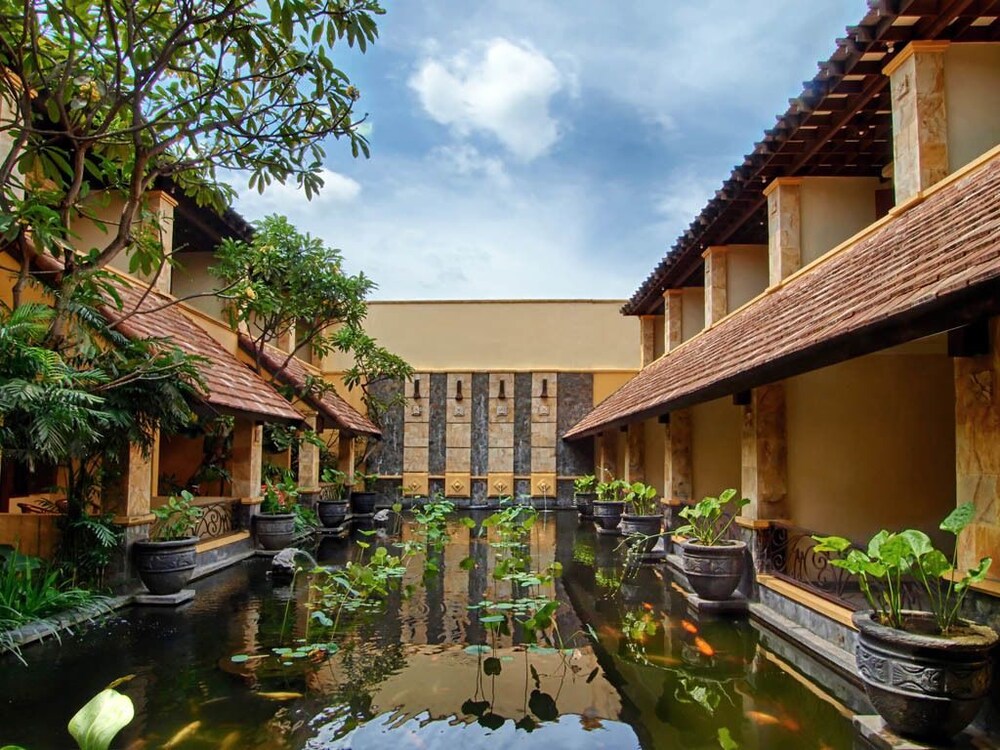 Lotus Garden Hotel — hotel in Kediri