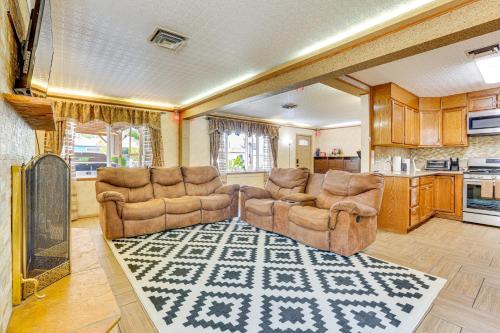 Pet Friendly Home Near Downtown Henderson