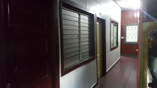 Hotel Buen Gusto — hotel in Coxen Hole