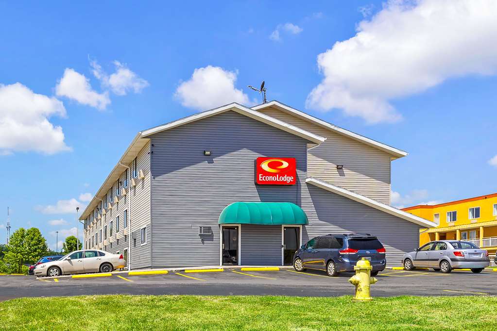 Econo Lodge Akron Copley Northwest - photo 4