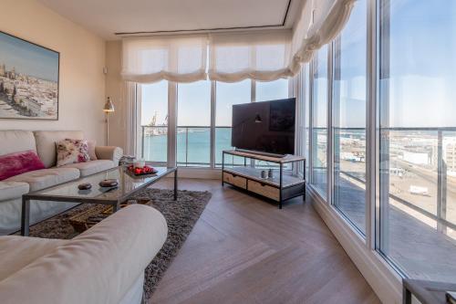 Phoenix Luxury Loft Cádiz — 4-Star Luxury Hotel in Cadiz, Spain