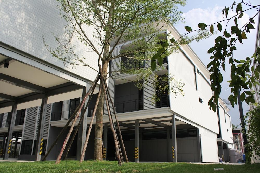 The Box Residence