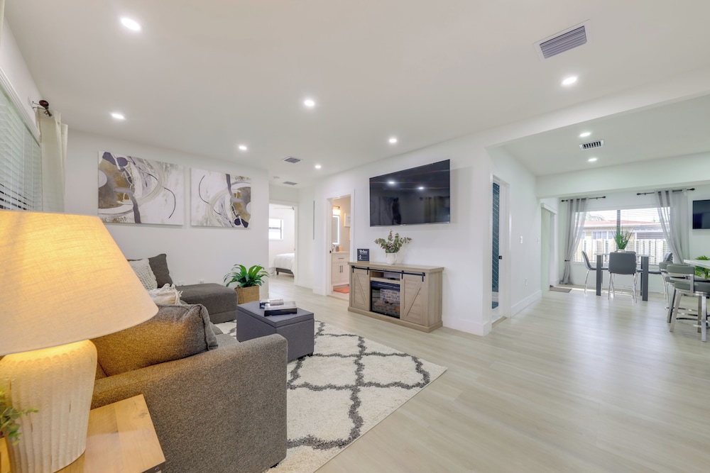 3 Mi To Hard Rock Stadium Retreat W Private Yard — Miramar