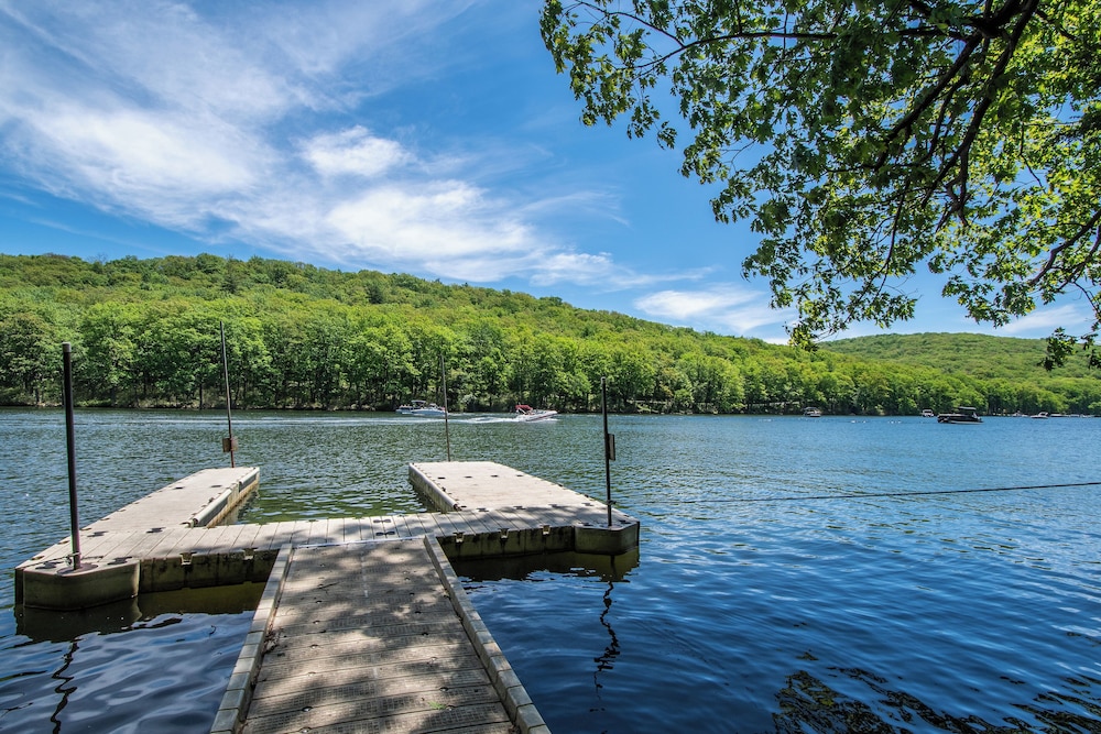 Lake Life Hq in Mchenry, United States