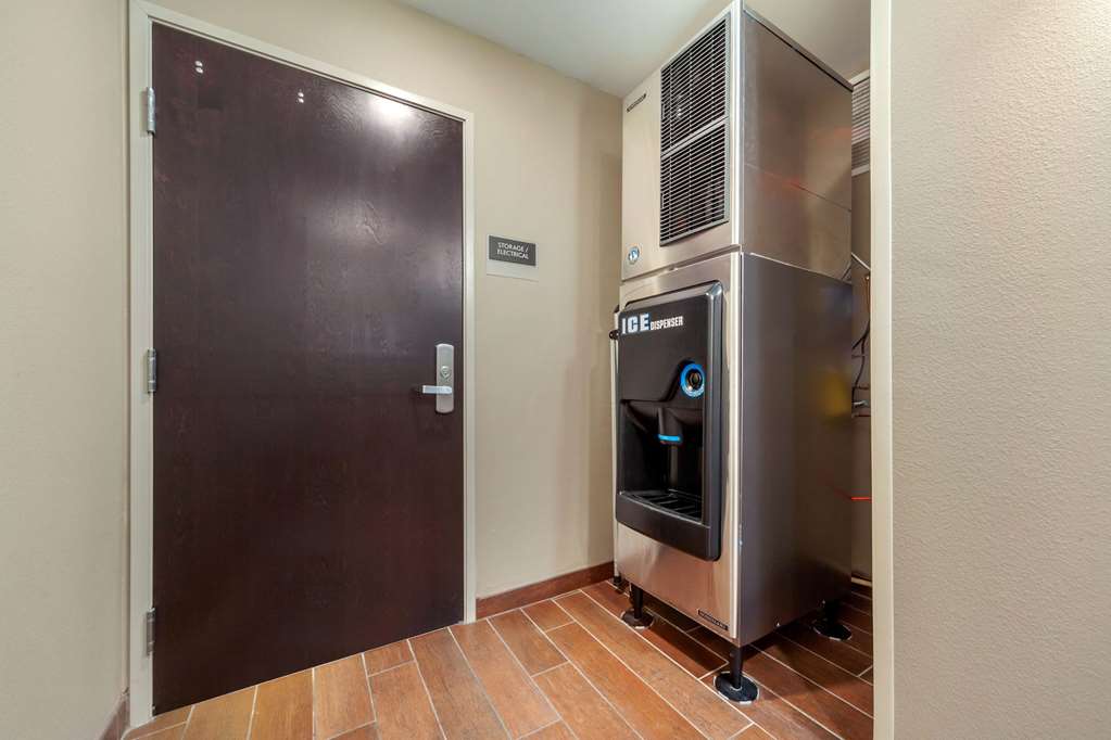 MainStay Suites Lincoln University Area - photo 43