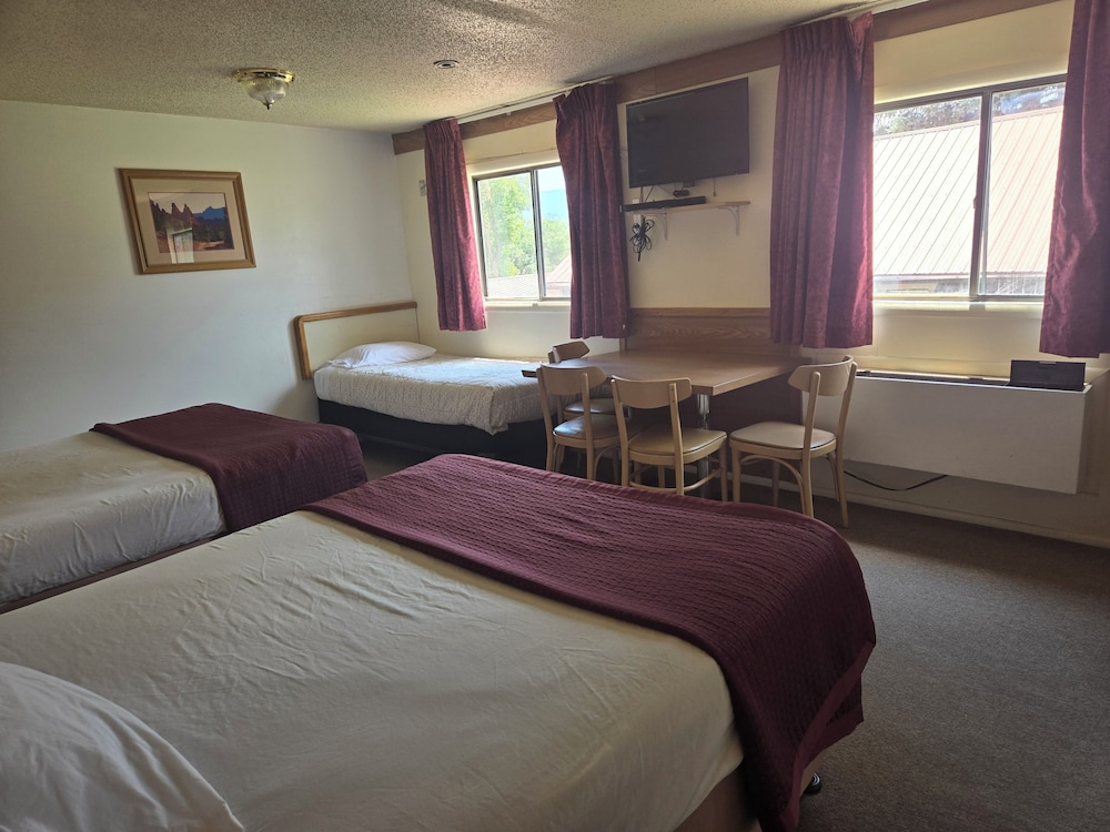 Hatch Station Motel and Restaurant - photo 8