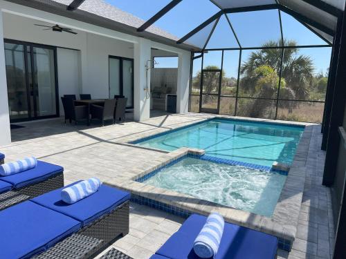 Luxury Corner — Port Charlotte — photo 2