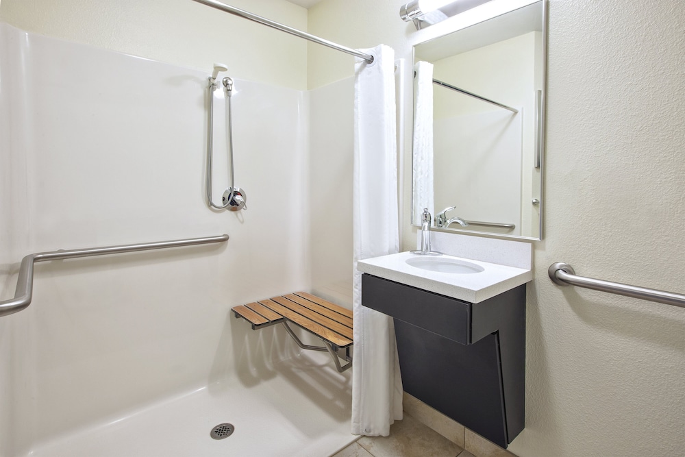Candlewood Suites Indianapolis Airport by IHG - photo 21
