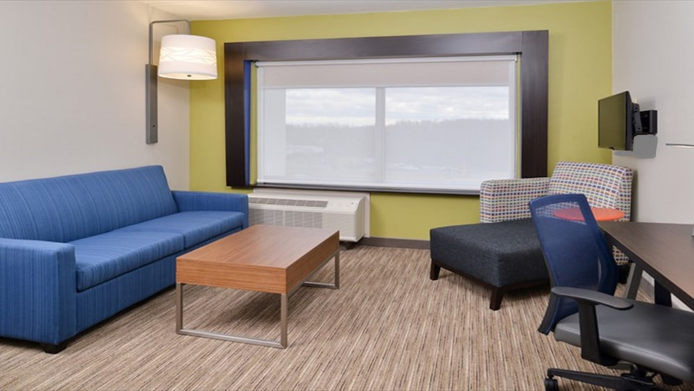 Holiday Inn Express & Suites Parkersburg East by IHG - photo 3