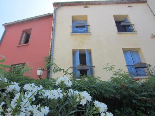 Au Remp'Arts — hotel in Elne