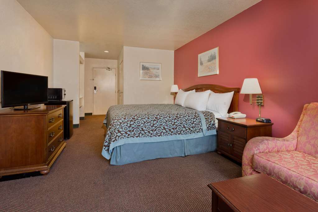 Days Inn by Wyndham Lathrop - photo 33