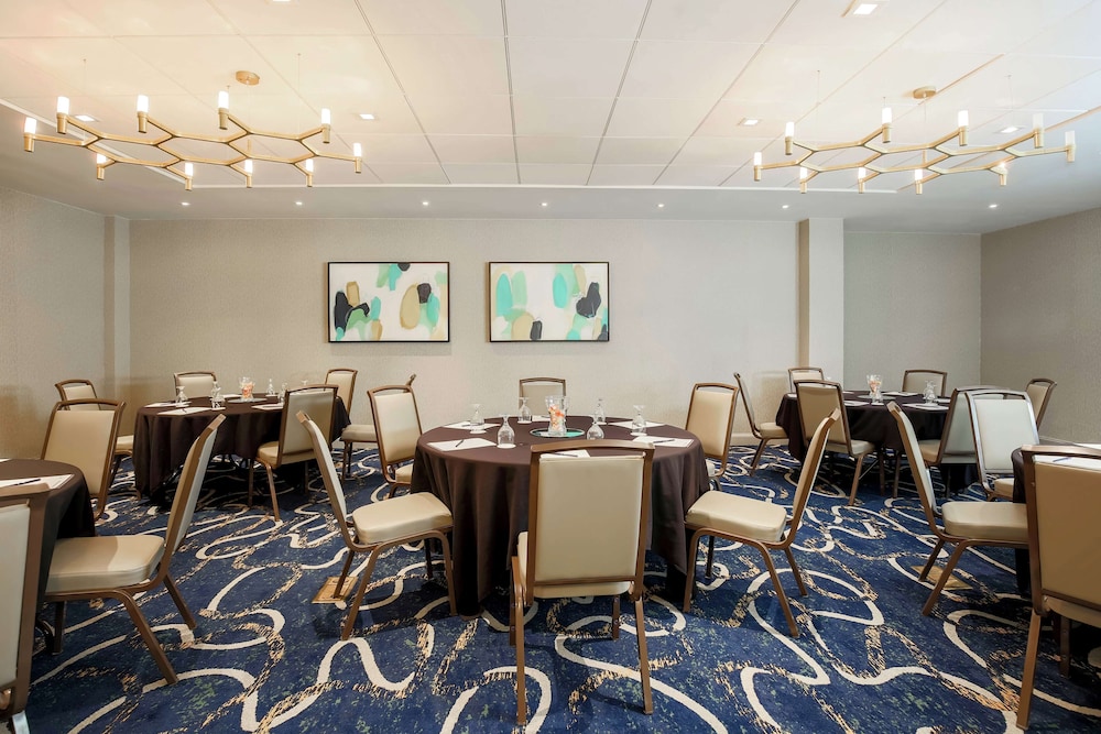DoubleTree by Hilton Austin University Area - photo 34