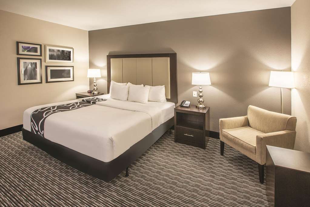 La Quinta Inn & Suites by Wyndham Hattiesburg I 59 - photo 16