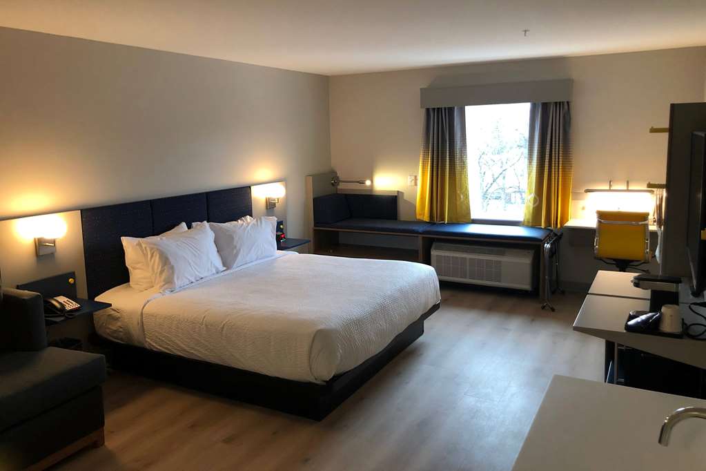Microtel Inn & Suites by Wyndham Hot Springs - photo 15