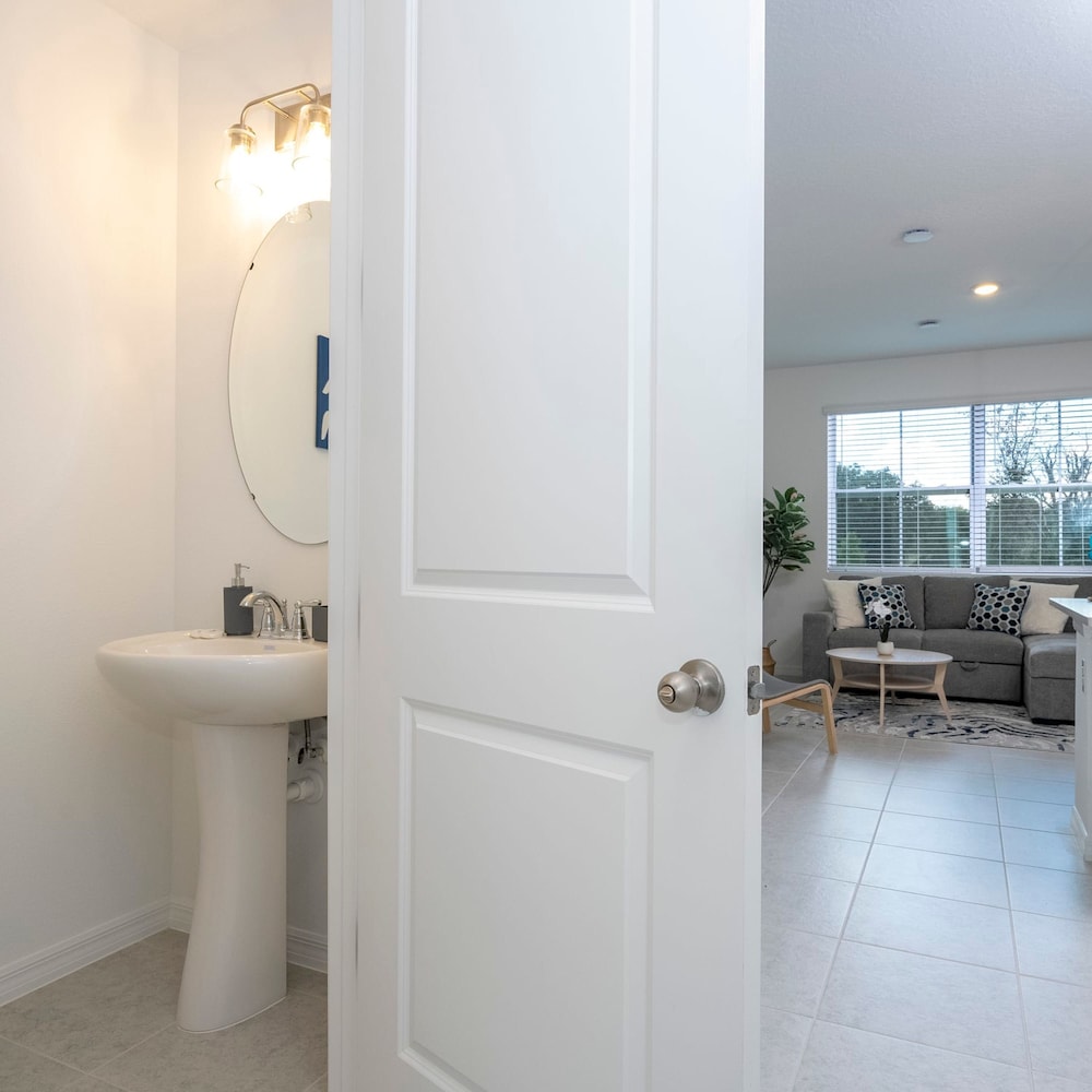 Gorgeous 3Bd Close to Disney at Festival Resort 661 - photo 5