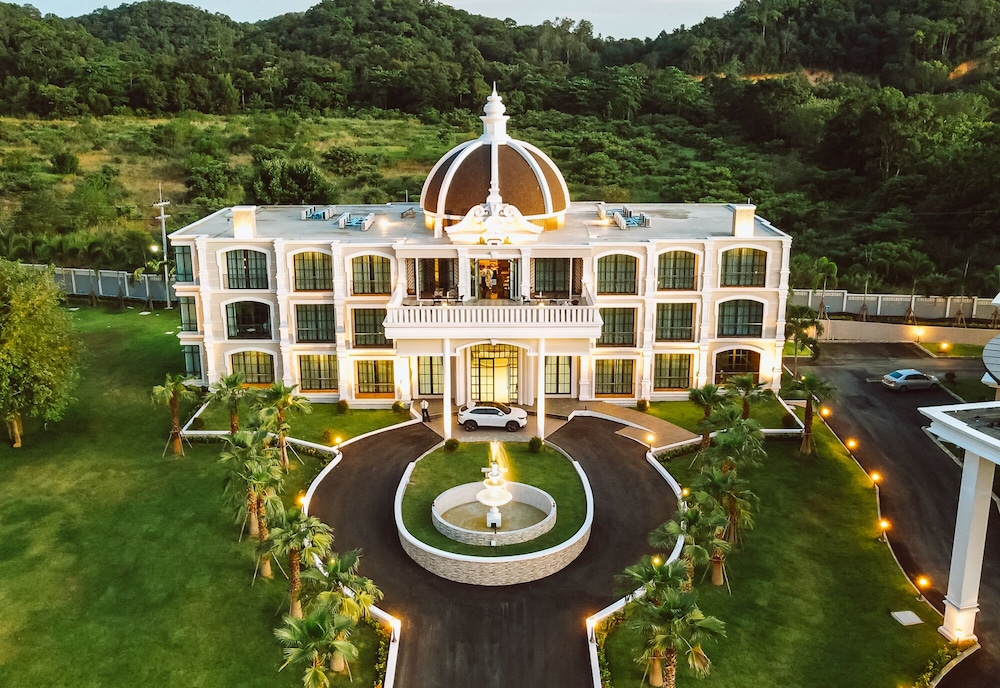 Grand Lord Hotel& Residence — 4-Star Luxury Hotel in Sattahip, Thailand