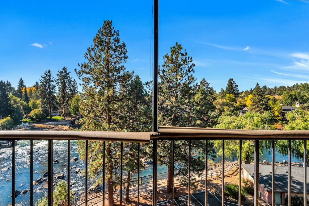 Bend Riverside Inn & Suites - photo 333
