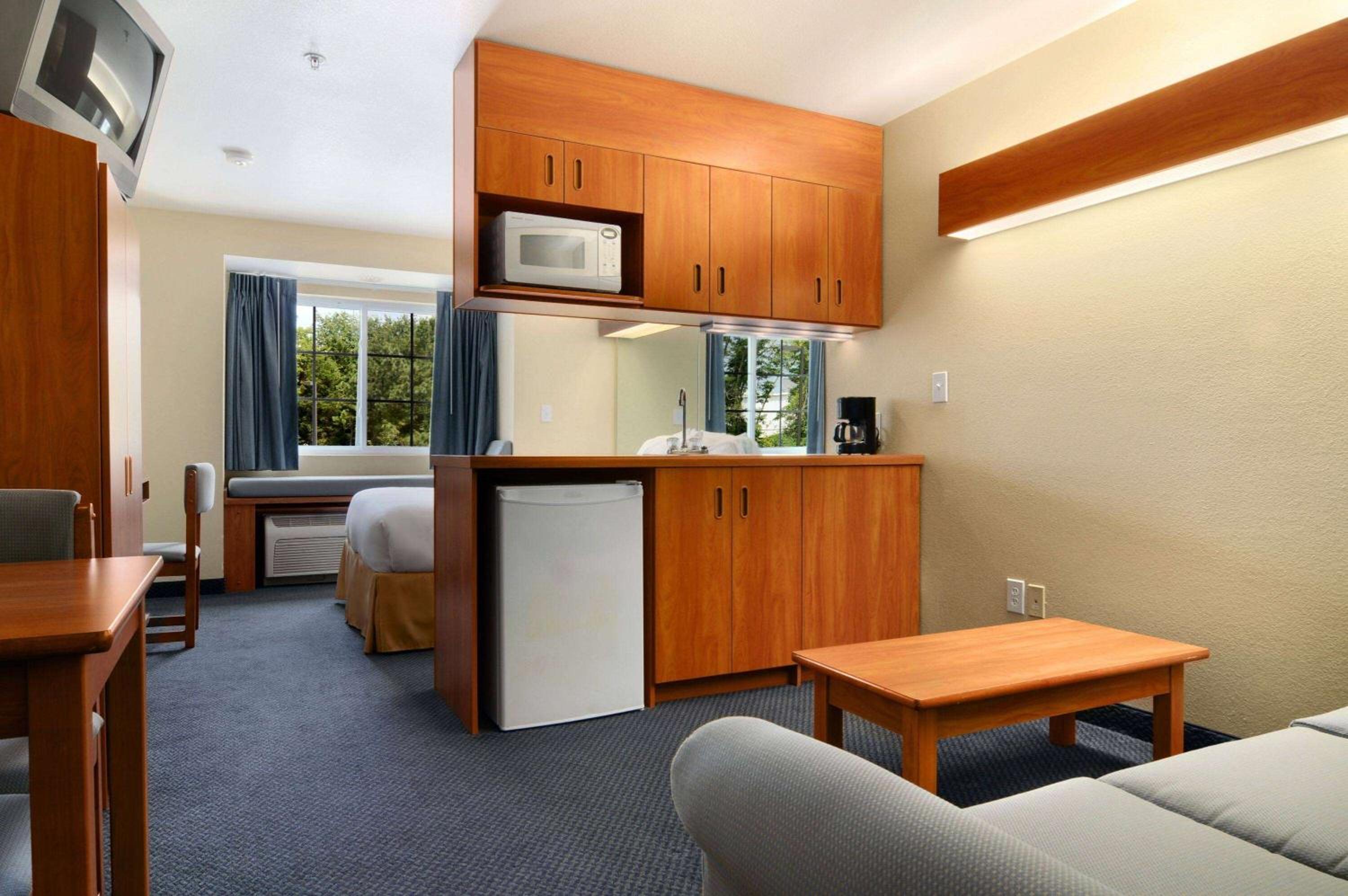 Microtel Inn & Suites by Wyndham Huntsville - photo 16