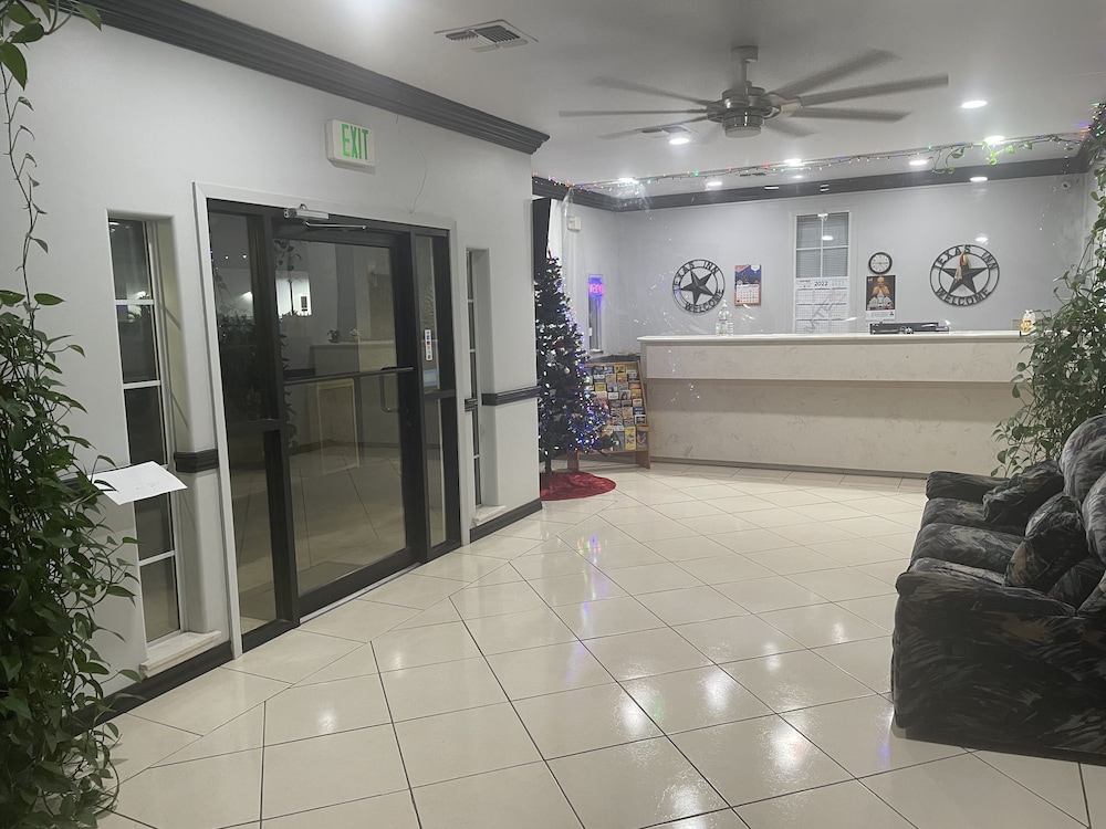 Texas Inn La Feria - photo 3