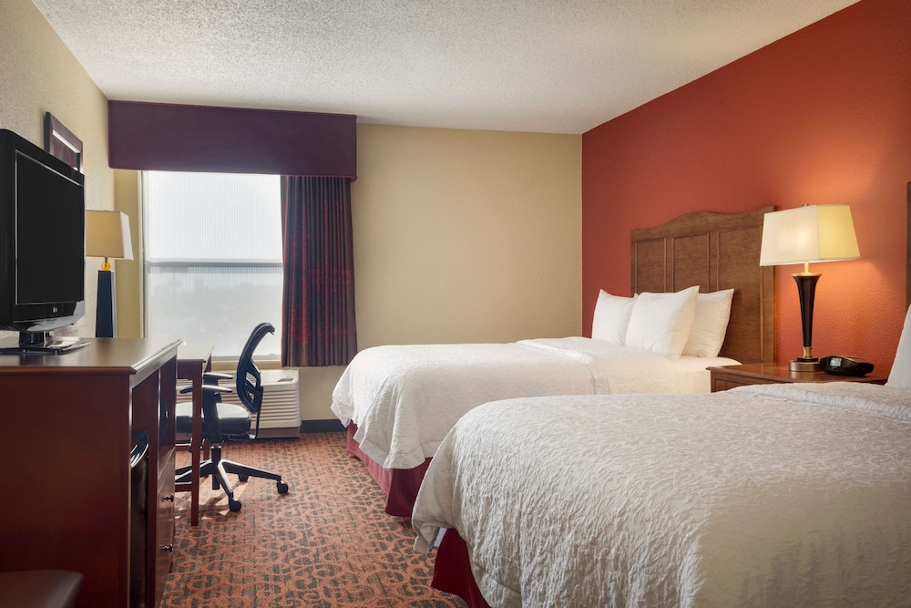Hampton Inn Shawnee - photo 12