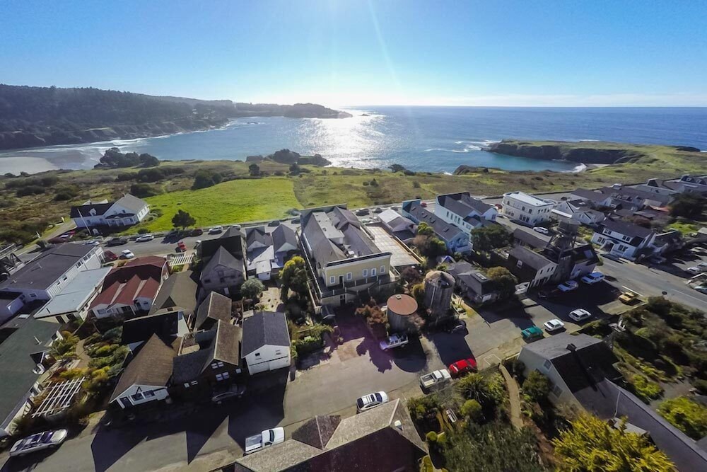 The Mendocino Hotel and Garden Suites - photo 17