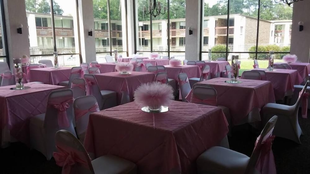 Landmark Inn Hartsville - photo 38