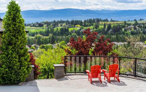 Sunrise Valley Suite — 4-Star Luxury Hotel in West Kelowna, Canada