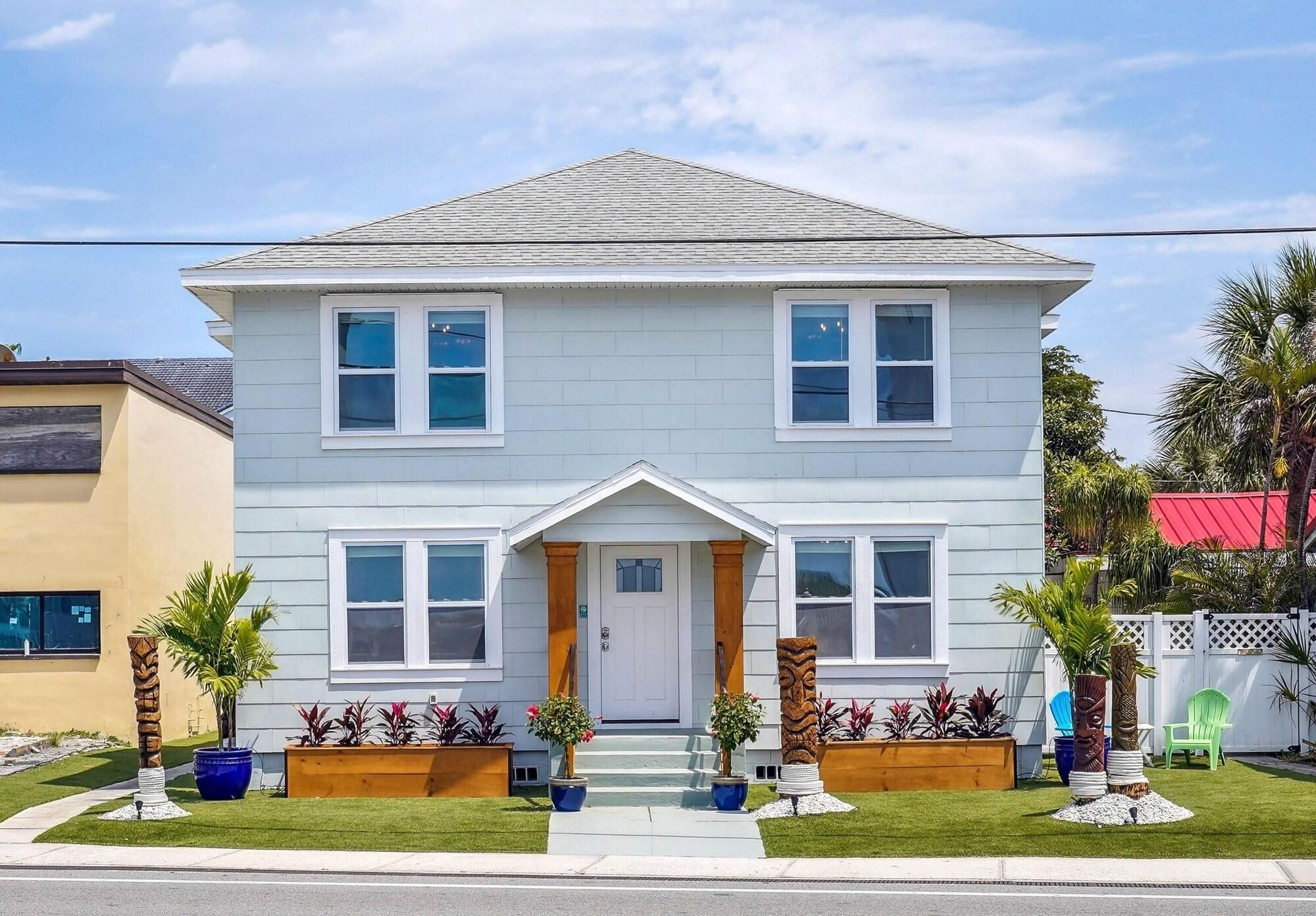 Twin Tiki units 1 and 2 Downstairs in Treasure Island, United States