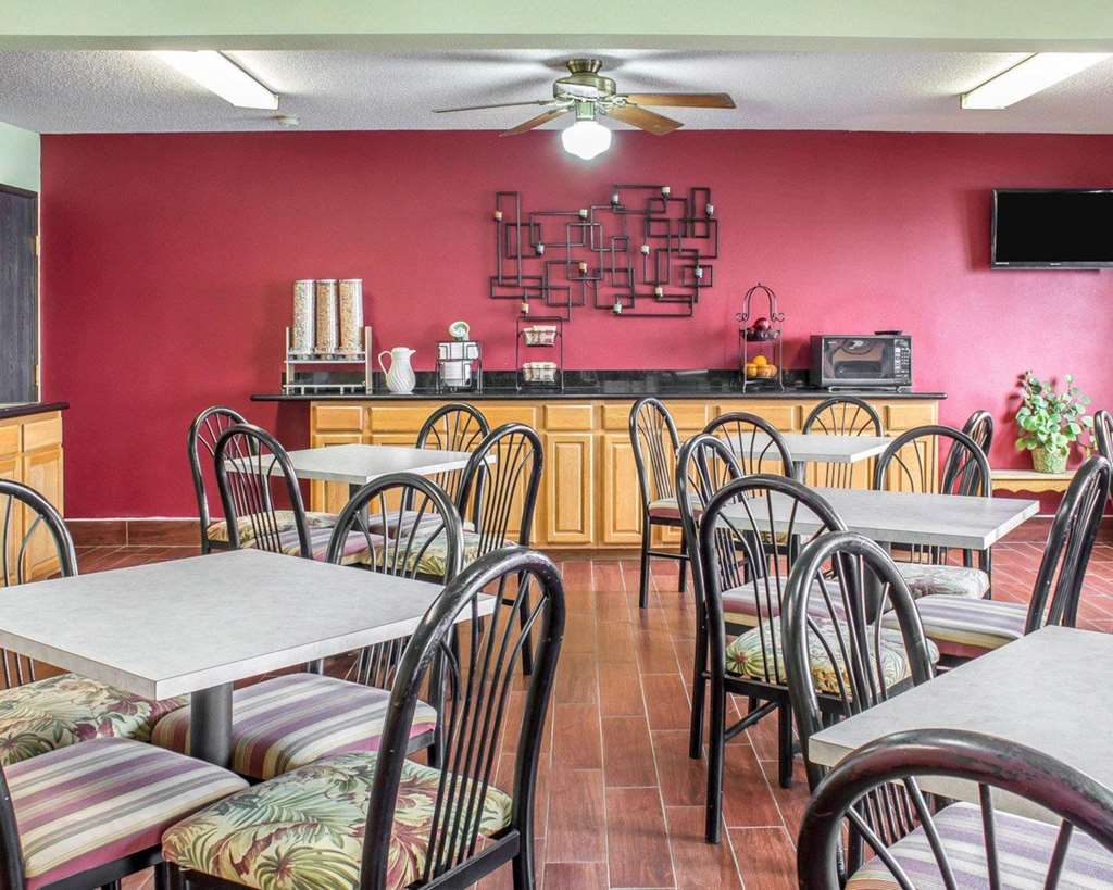 Econo Lodge Ames Area - photo 30