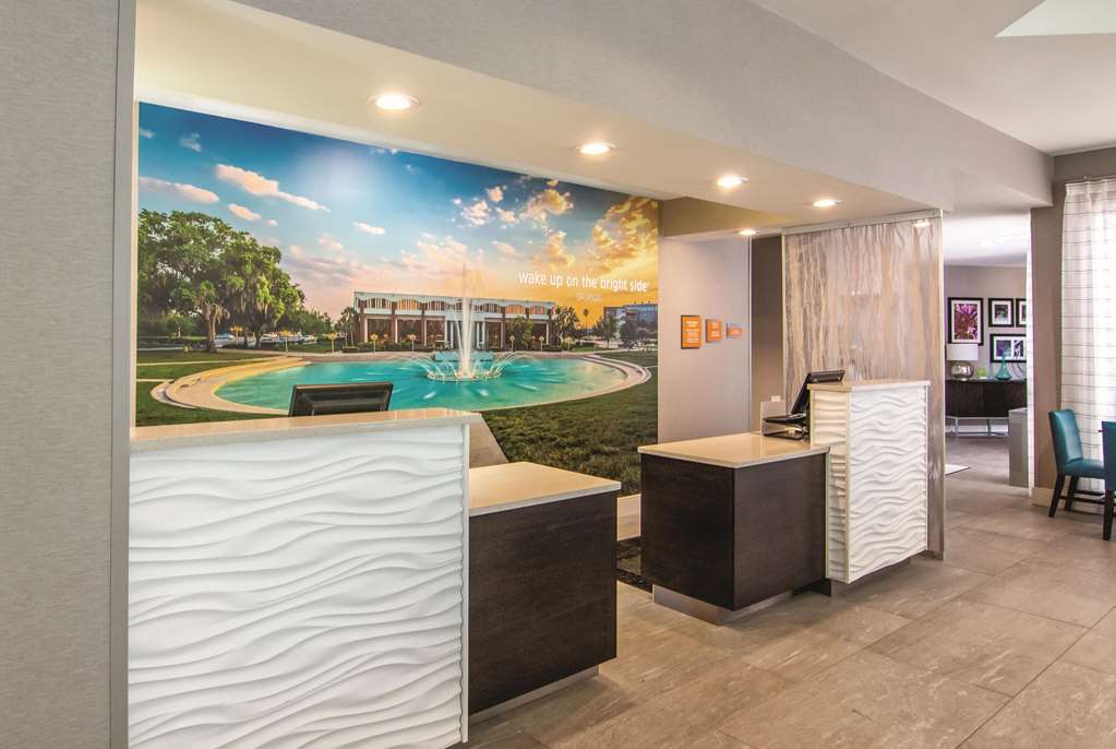 La Quinta Inn & Suites by Wyndham Orlando UCF - photo 11