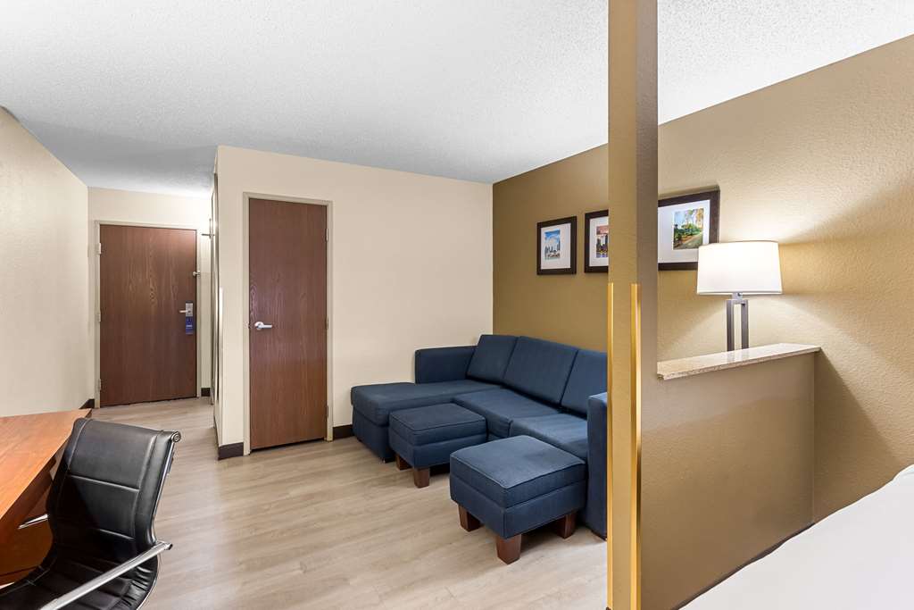 Comfort Suites Grayslake near Libertyville North - photo 20