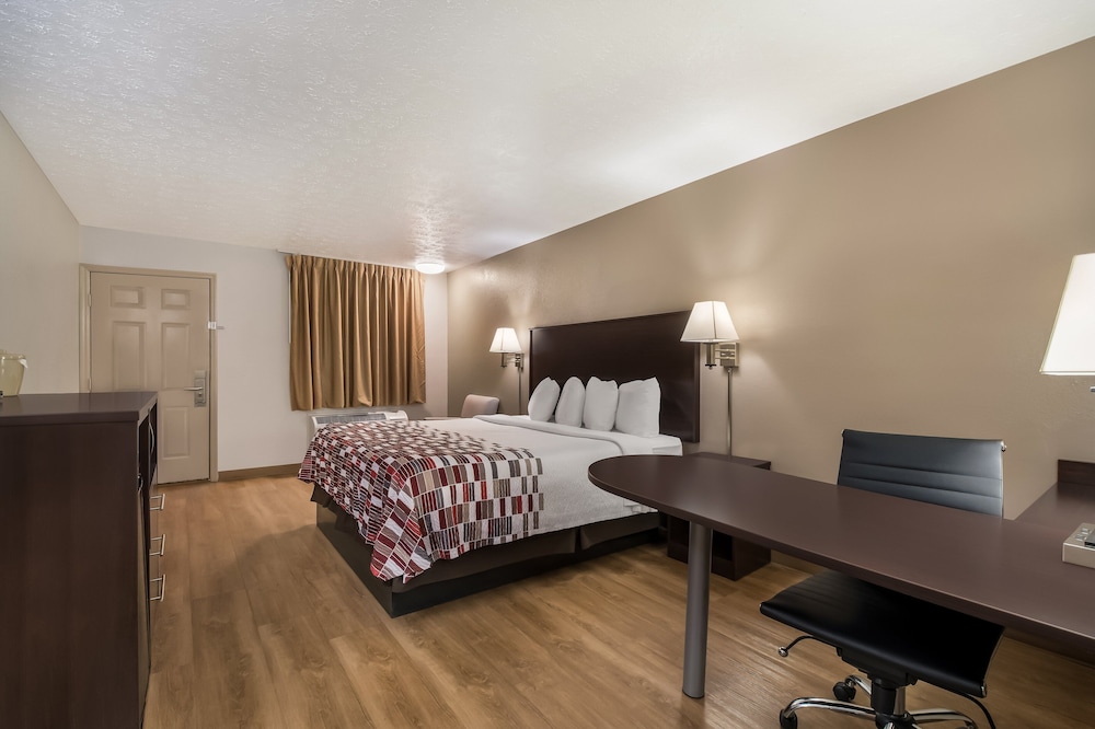 Red Roof Inn Crossville - photo 17