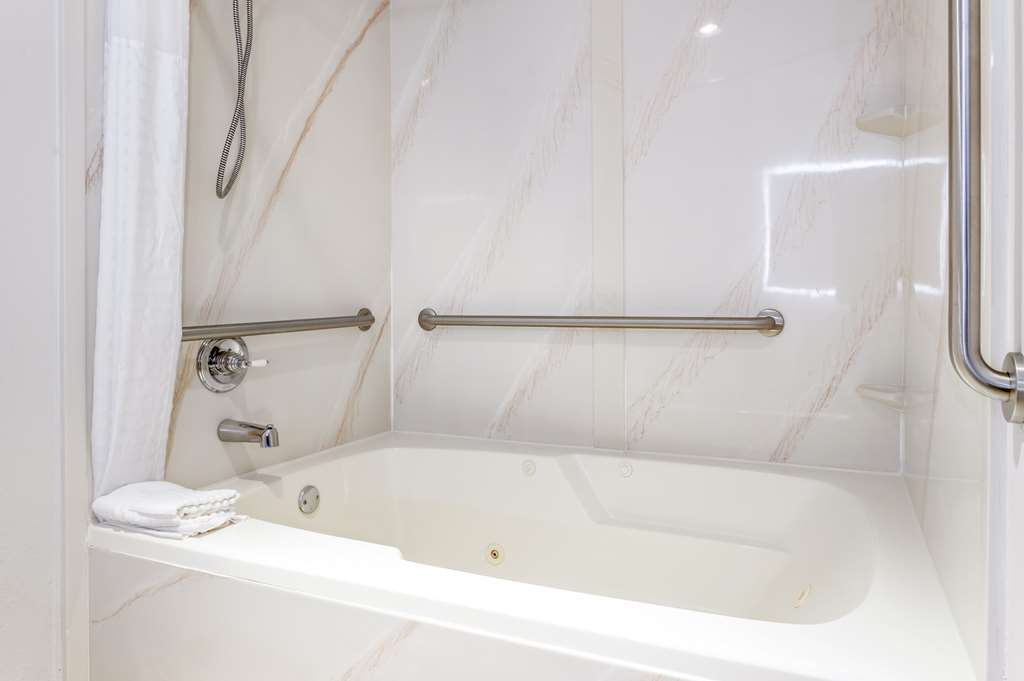 Comfort Inn Edinburgh Columbus - photo 32