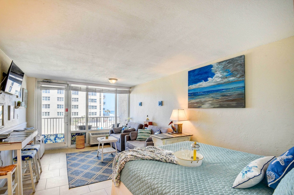 Daytona Beach Studio with Balcony and Ocean View - photo 15