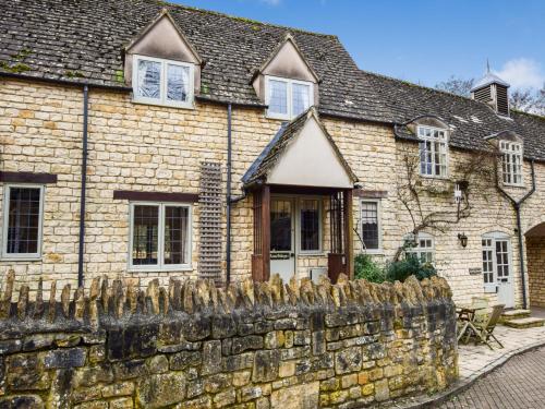 Anne Boleyn — 4-Star Luxury Hotel in Winchcombe, United Kingdom