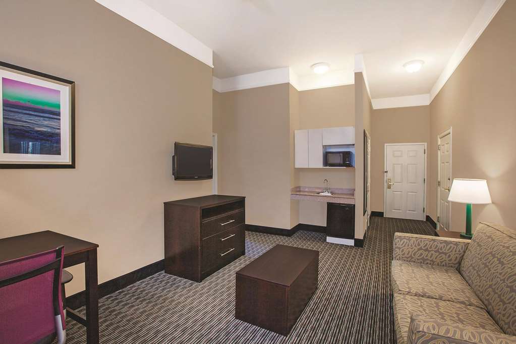 La Quinta Inn & Suites by Wyndham Beaumont West - photo 31