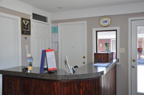 Merrimac Inn & Suites - photo 11