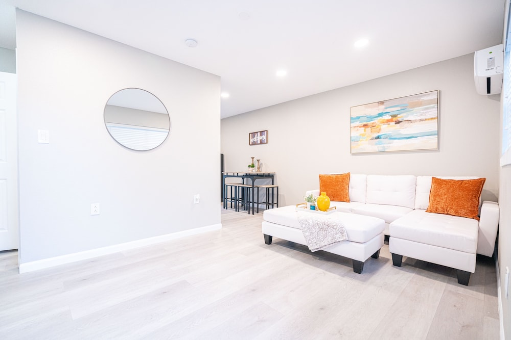 University Serenity Suites 14th - photo 12