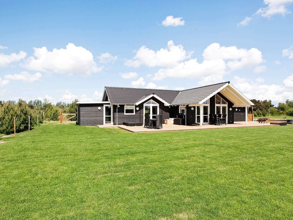 Luxury Retreat with Spa By Traum Ferienwohnungen — 4-Star Luxury Hotel in None, Denmark