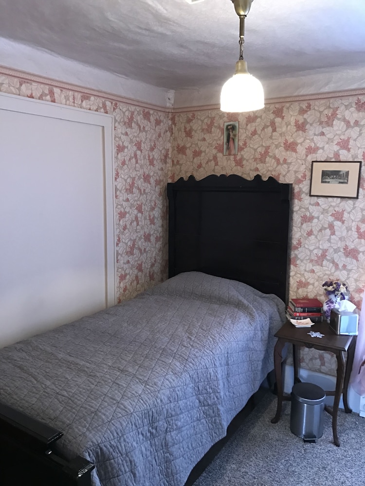 Historic Windsor Hotel - photo 2