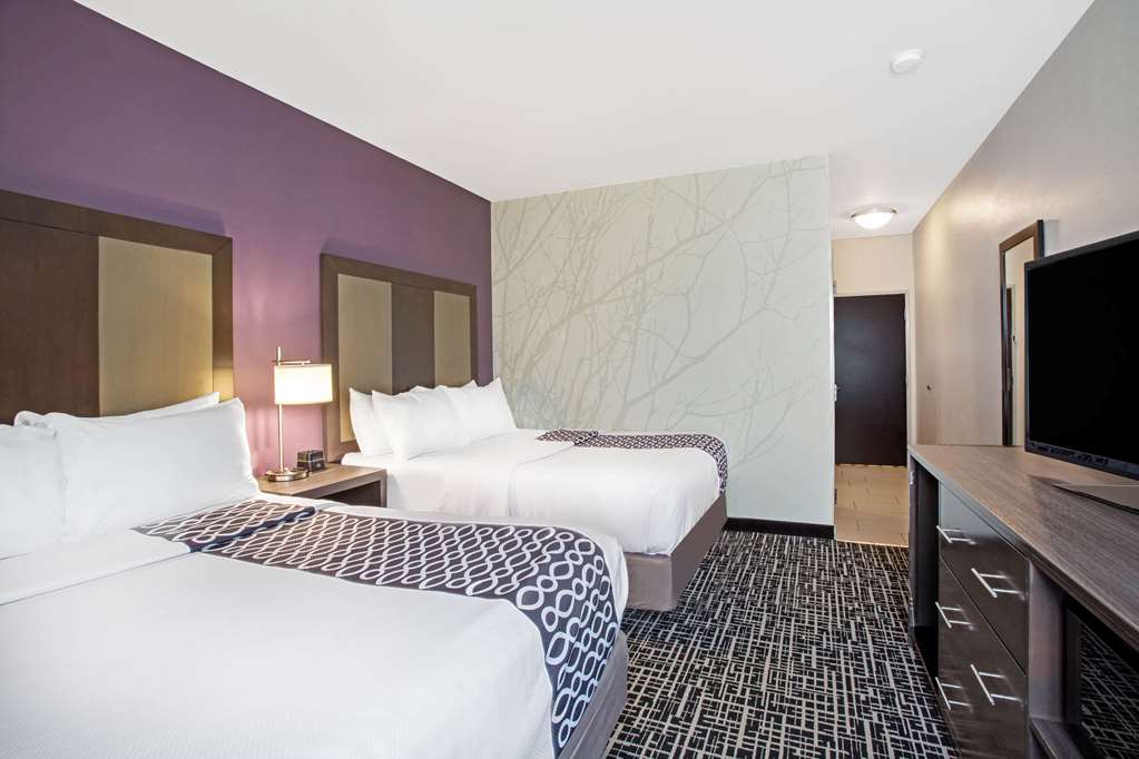 La Quinta Inn & Suites by Wyndham York - photo 18