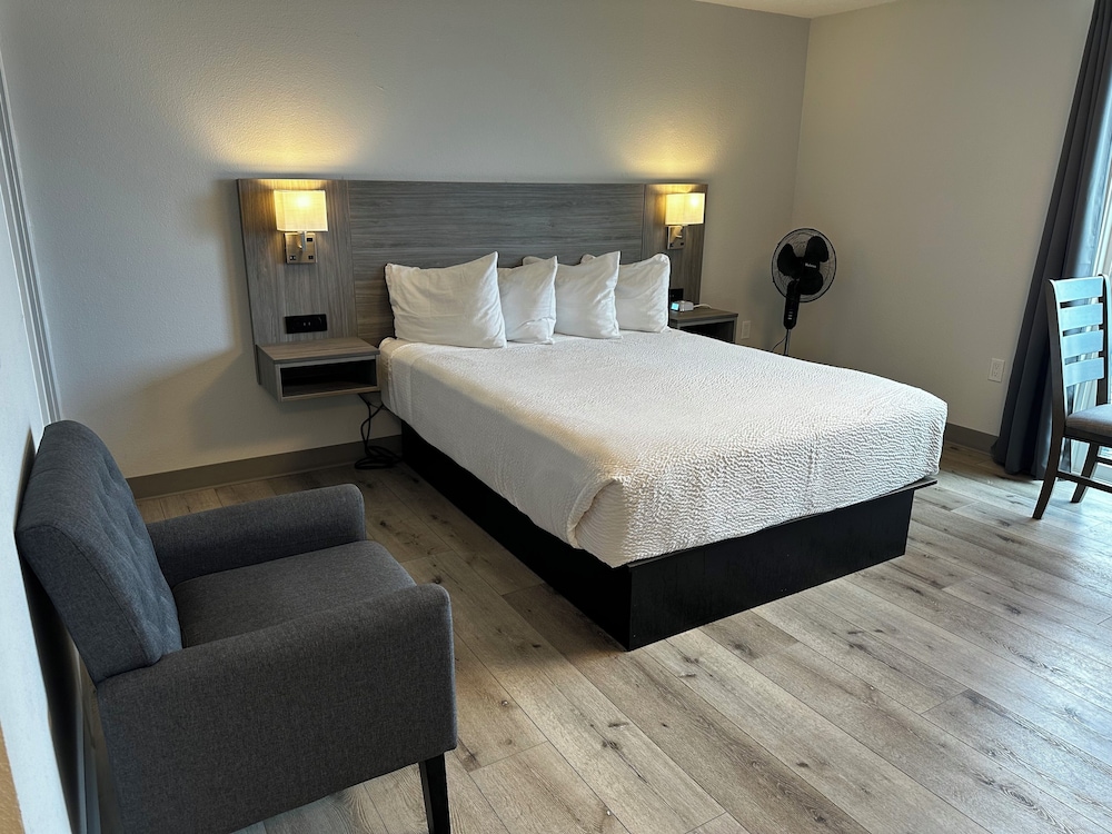 West Beach Suites - photo 33