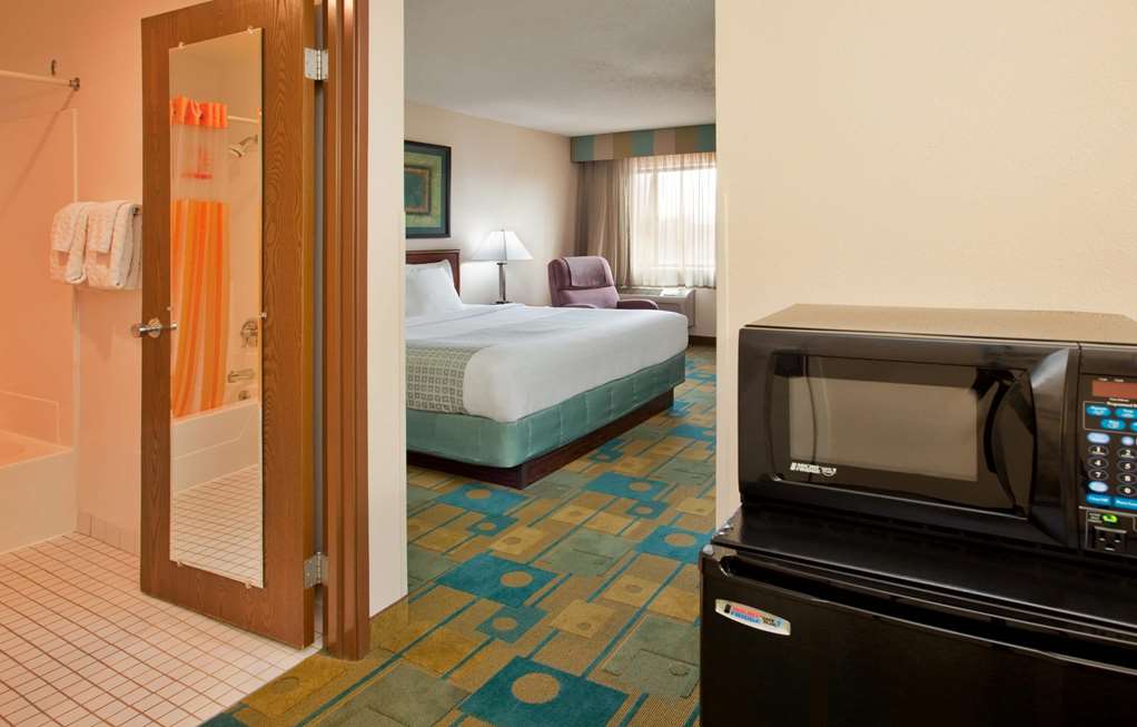 La Quinta Inn & Suites by Wyndham Des Moines West Clive - photo 36